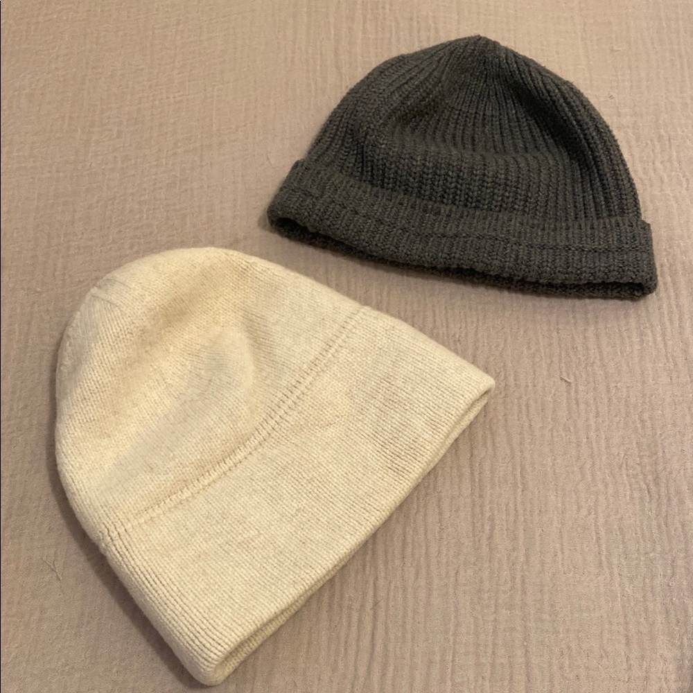 Everlane Cream & Gray Knit Beanie. Set